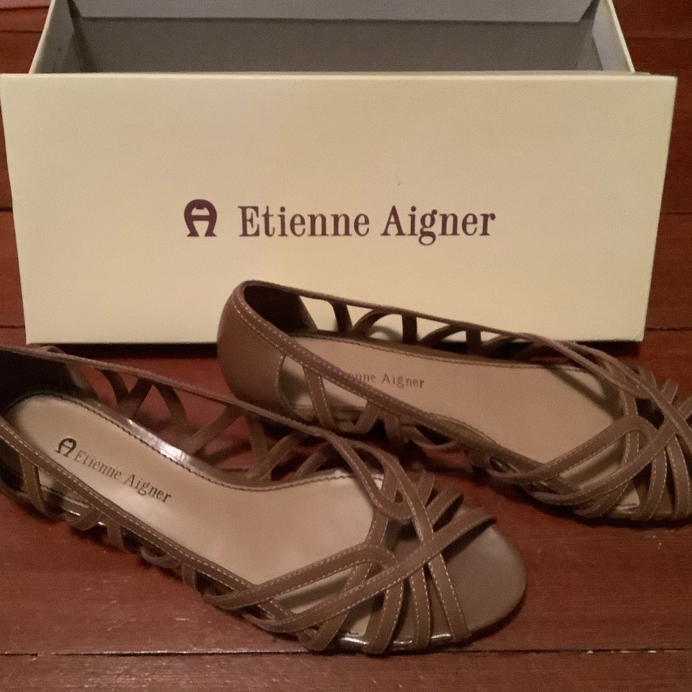 Etienne Aigner strappy leather ballet flat/sandal "Berry" size 6.5 NIB